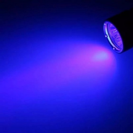 mini-lanterna-portatil-luz-ultra-violeta-9-led-camping-mo-d_nq_np_830614-mlb31012901436_062019-f